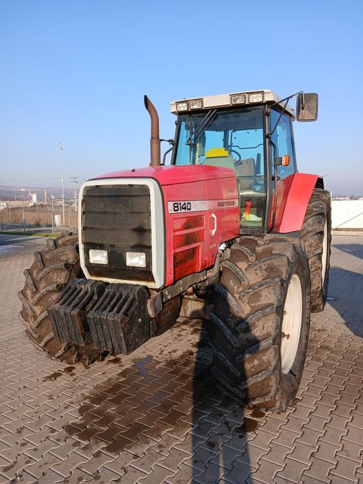 Vând tractor Massey Ferguson 8140
