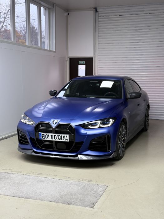 Numar magnetic cu montaj în spatele barii