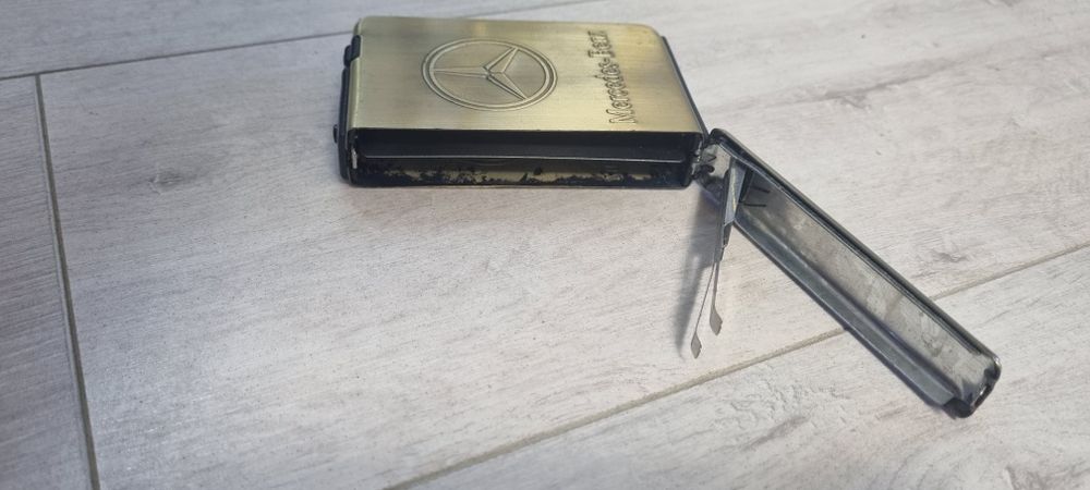 Bricheta cu tabachera Mercedes Benz