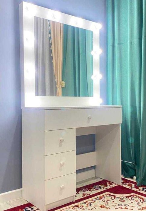 Стол косметический