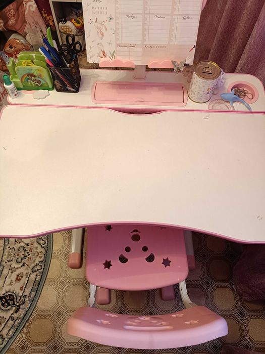 продам школьную парту со стульчиком