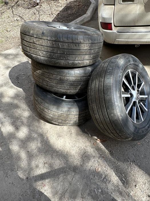 Продам летние шины с дисками
