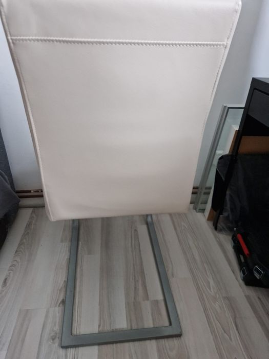 Set 4 scaune Jysk piele ecologica si cadru otel