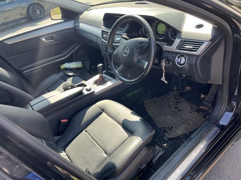 Продавам Mercedes E220 десен волан Бартер за мотор