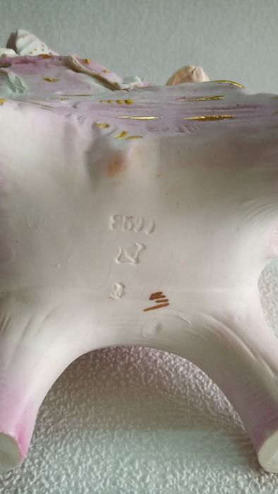 Продаются - антикварные, викторианские, парные  статуэтки  ангелов.