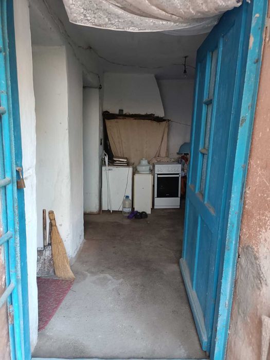 Продавам къща в с. Три кладенци.