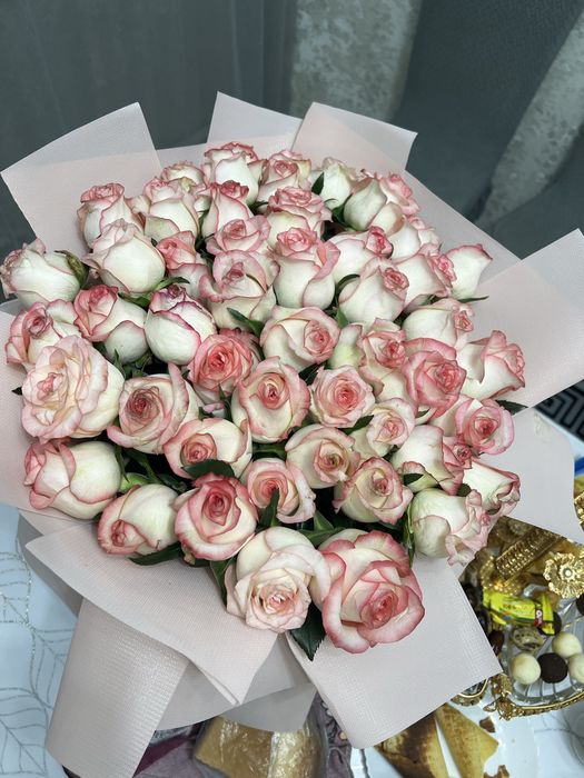 Букет 51 роза свежая