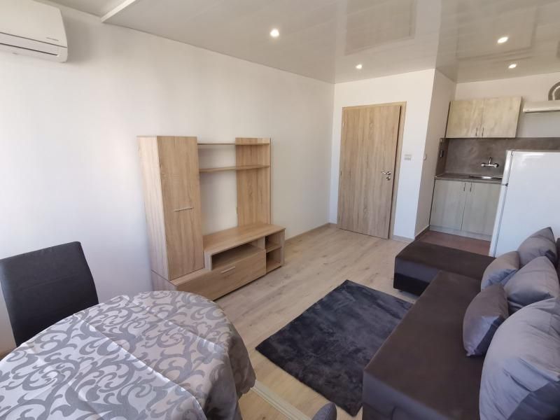 Дава се под наем Двустаен апартамент в Варна, Център - 42 кв.м за 357 € - Снимка #2