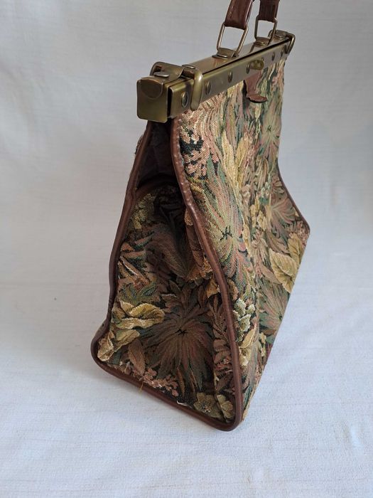 geanta tapiserie model doctor anii 1960 stil Mary Poppins 46 cm