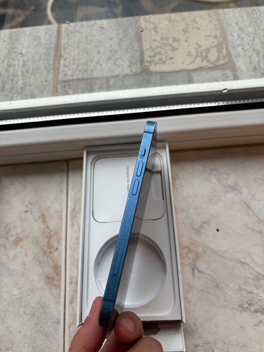 телефон Iphone 13