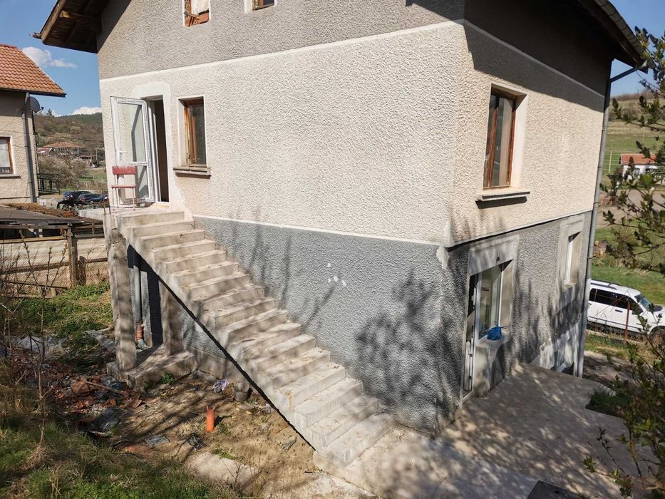 Продава къща с. Сопица