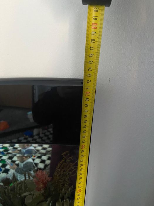 Vand comoda oglinda finuta.