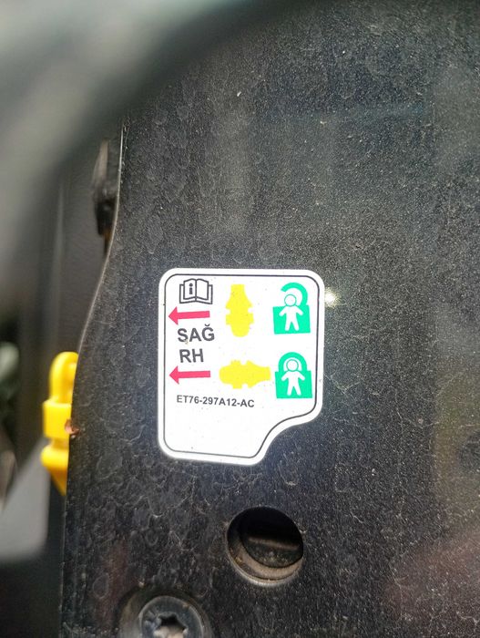 Usa Ford Tourneo Courier 2018. / 3 Fotografii.