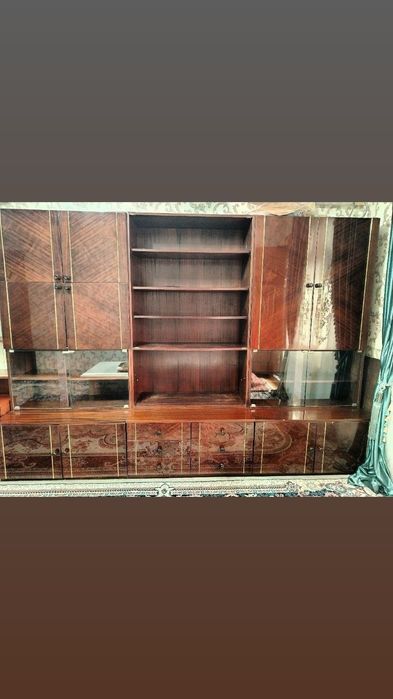 Стенка и книжный шкаф