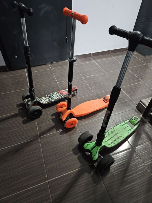 Продам 3 самоката и гироскутер бордовый