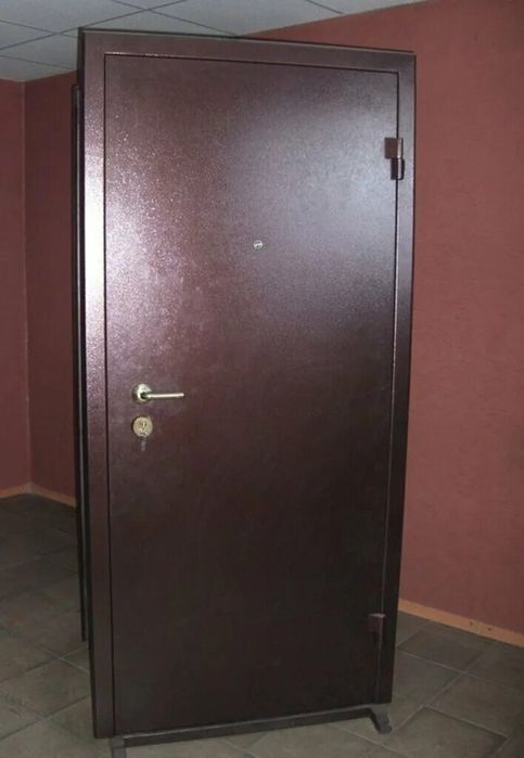 Дверь входная железная