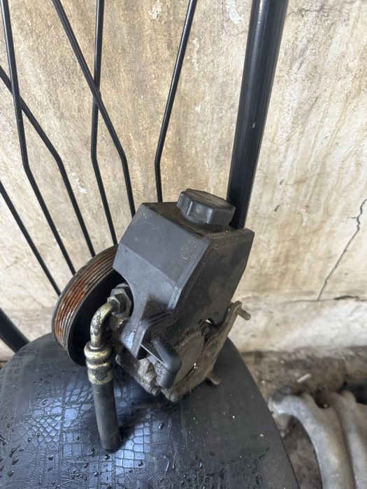 продам запчастьи на мерс 124