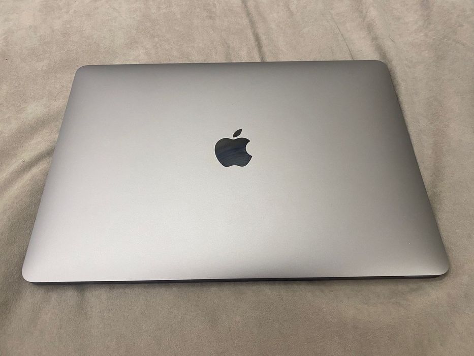 Macbook air почти новый