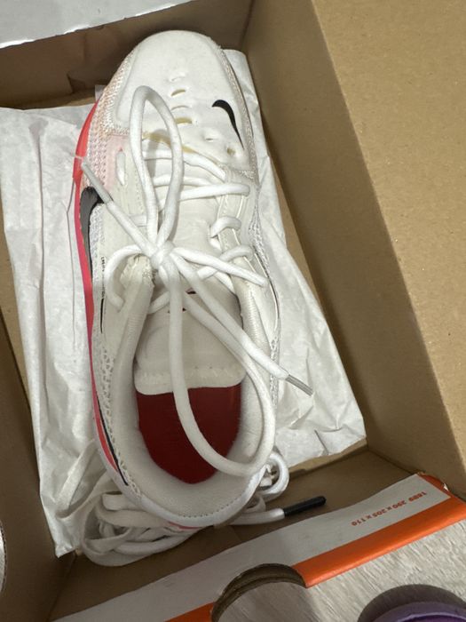 Продам кроссовки