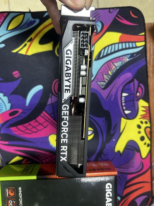 Продам видеокарту Gigabyte Rtx 5060 8gb