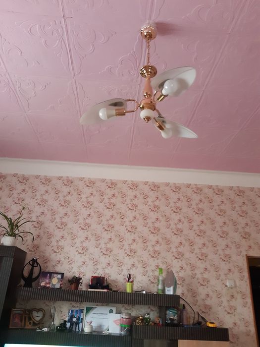 Продаётся; ЛЮСТРЫ,потолочные