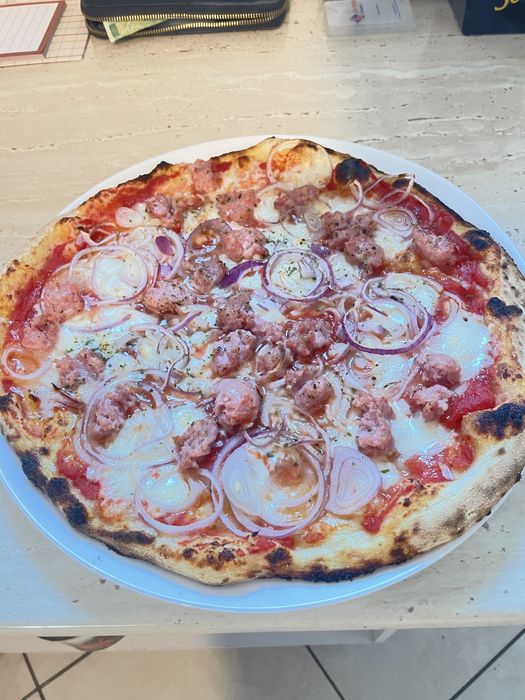 OPORTUNITATE DE INVESTIȚIE: Pizzerie Premium la Cheie în Târgoviște – Afacere Consolidată și Profitabilă (10 ani vechime