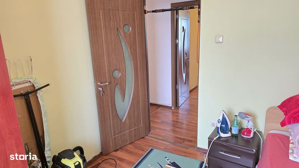 Vand apartament cu 4 camere, Deva, Crinilor, etaj 3, doua bai, balcon