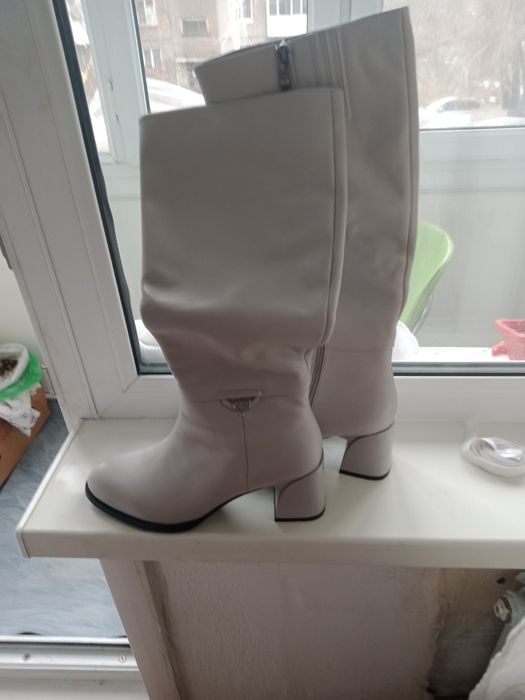 Продаются сапоги новые