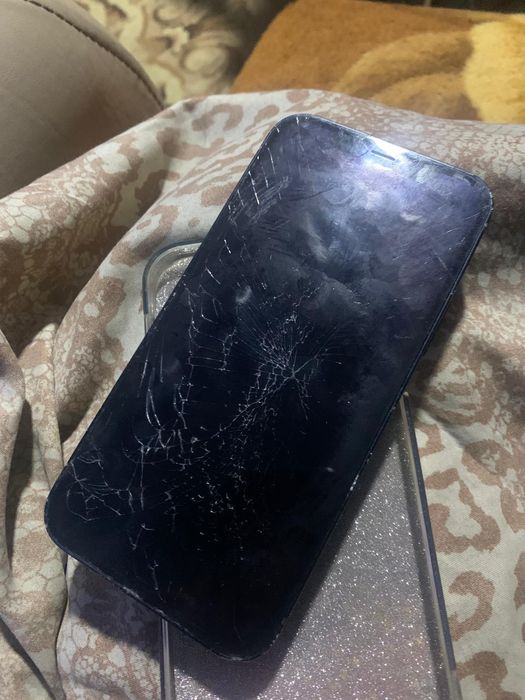 Vând iPhone 12 ,71% la sănătatea ba teriei ,450 negociabil predare per