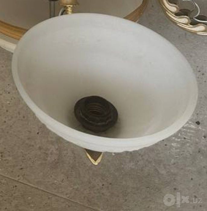 Люстра для гостинной классическая 5-рожковая, в отличном состоя