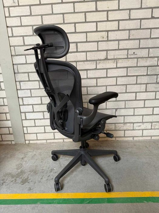 Refurbished Herman Miller Aeron Remastered Graphite (Atlas Headrest)