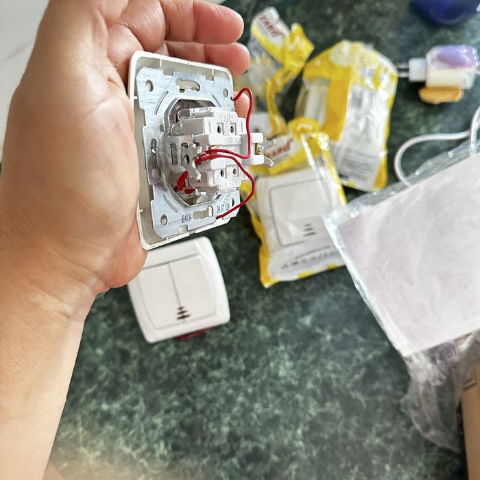 Продам включатели и розетки