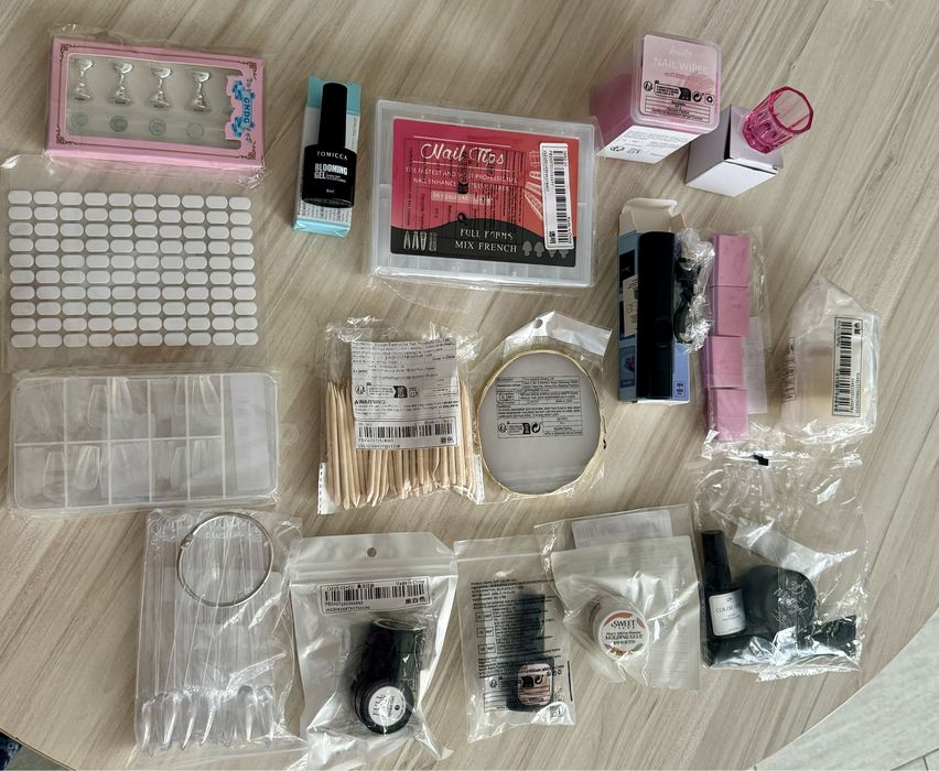 Неизползвани материали за маникюр - всичко от което имаш нужда!