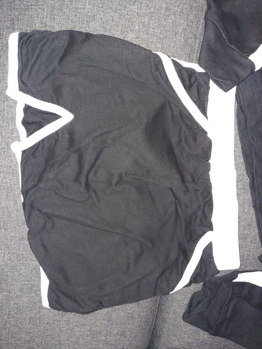 Compleu fusta si top cu glugă