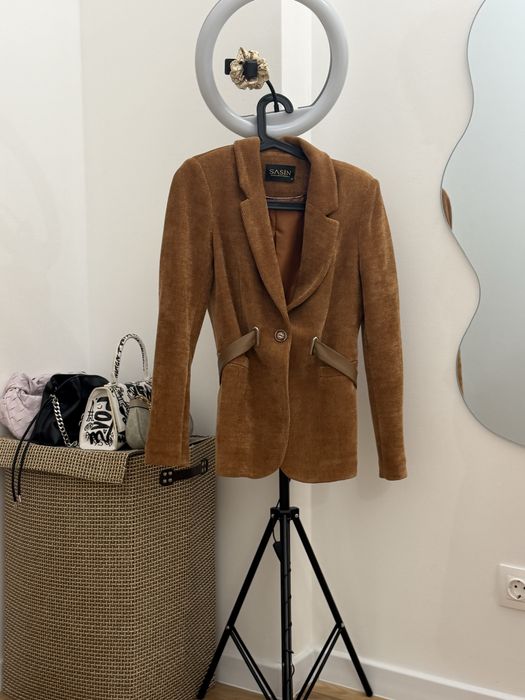 Сако в кафяв цвят