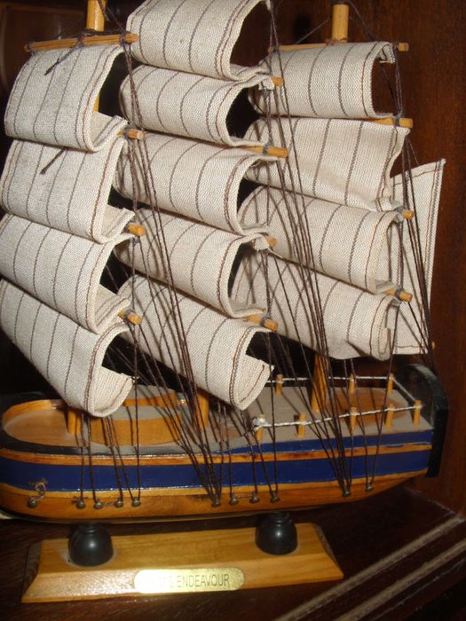 HMS Endeavour Ръчно изработен умален модел на лодка