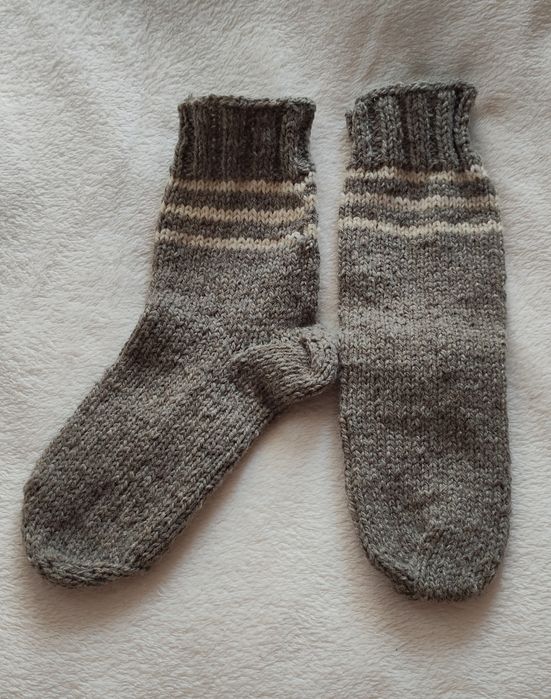 Коледни и обикновени, вълнени чорапи и терлици, ръчно плетени