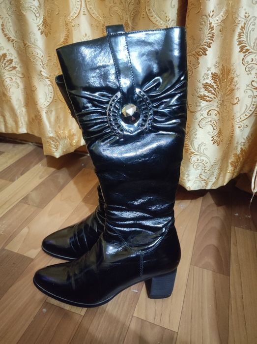 Сапоги чёрные на каблуке