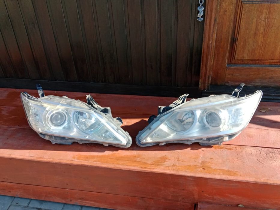 Фары на Тойота Камри 50 в хорошем состоянии