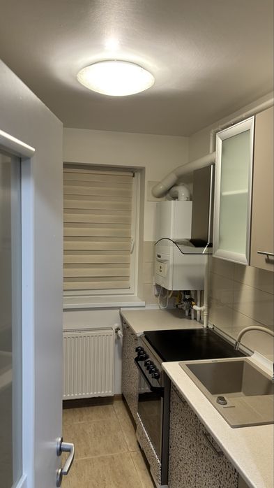 Inchiriez apartament 2 camere semidecomandat Coresi - Top City etaj 1