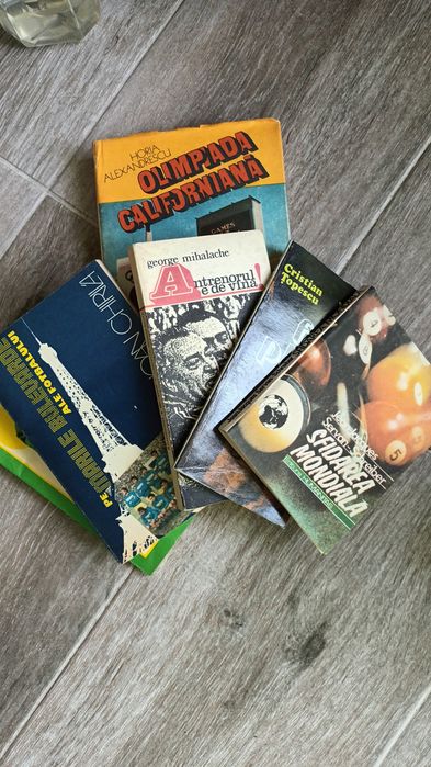 Vand 6 carti categoria sport