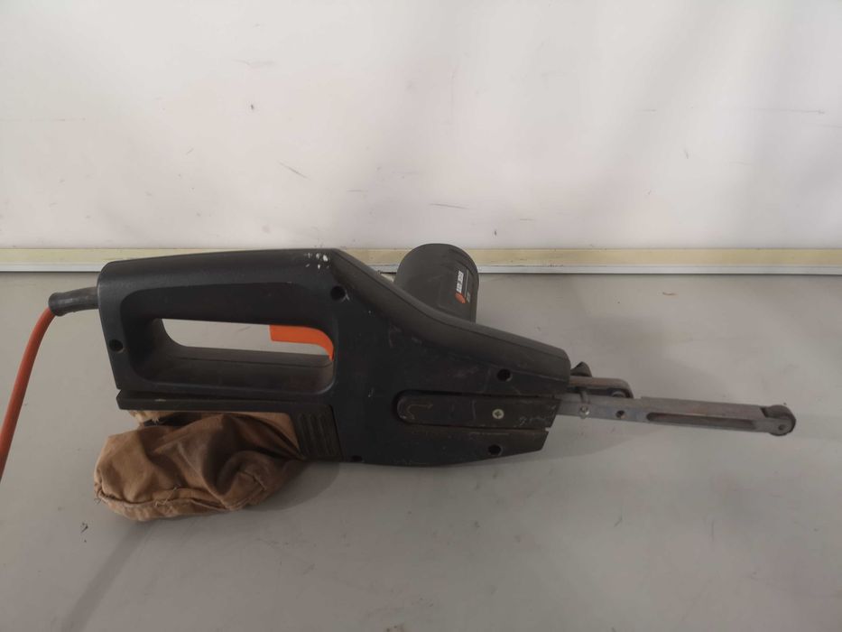 Лентов шлайф / прав - Black & Decker 300W