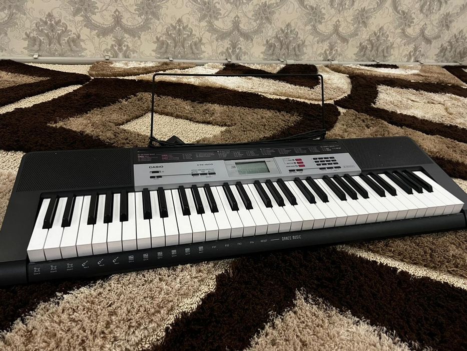 Продам синтезатор