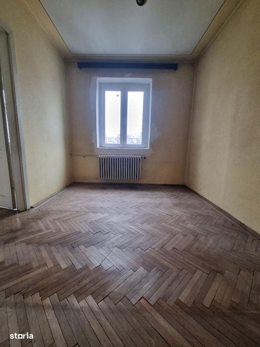 Apartament 2 camere, zona Centru, etaj 2 !