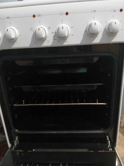 Продам электро плиту