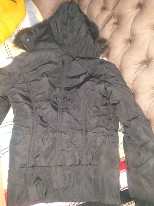 Куртка женская чёрная до бедра приталенные!