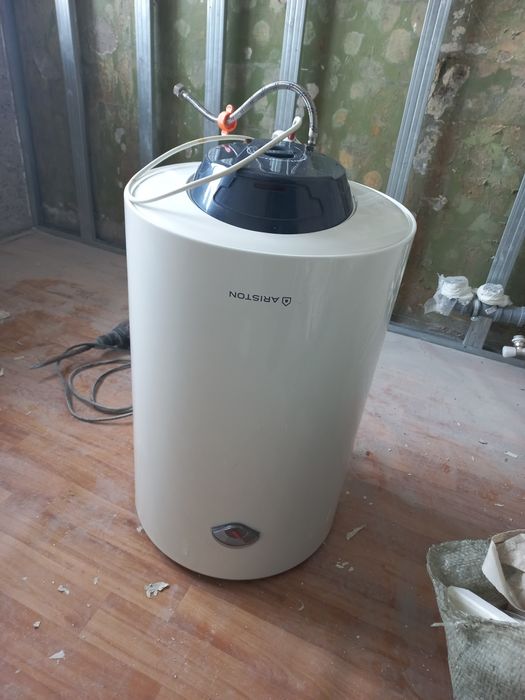 Продам водонагреватель б/у на 75 литров