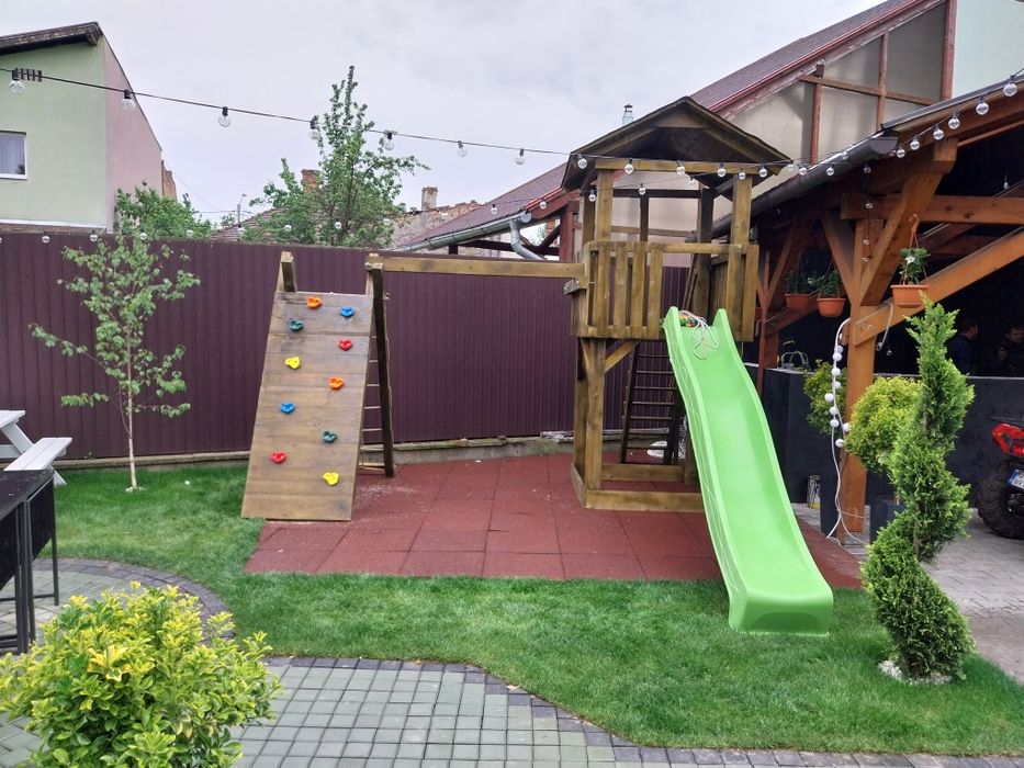 Căsuța pentru copii loc de joaca