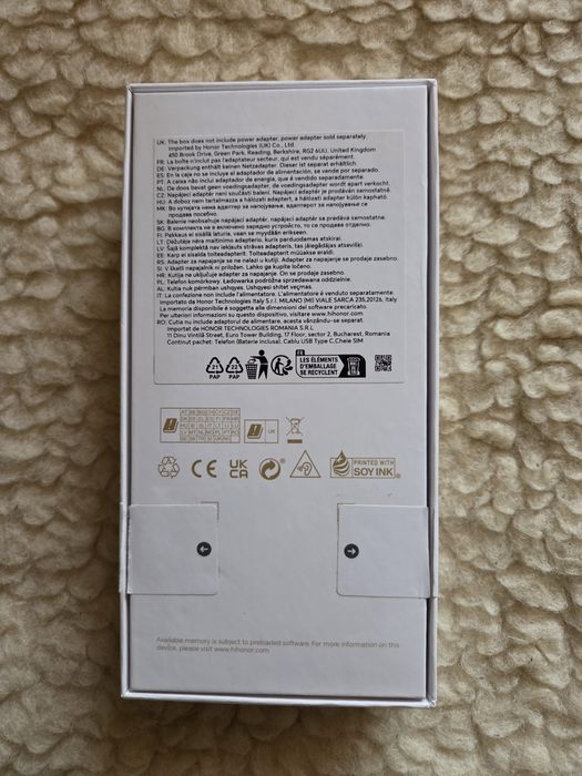 Продавам чисто нов смартфон HONOR 200