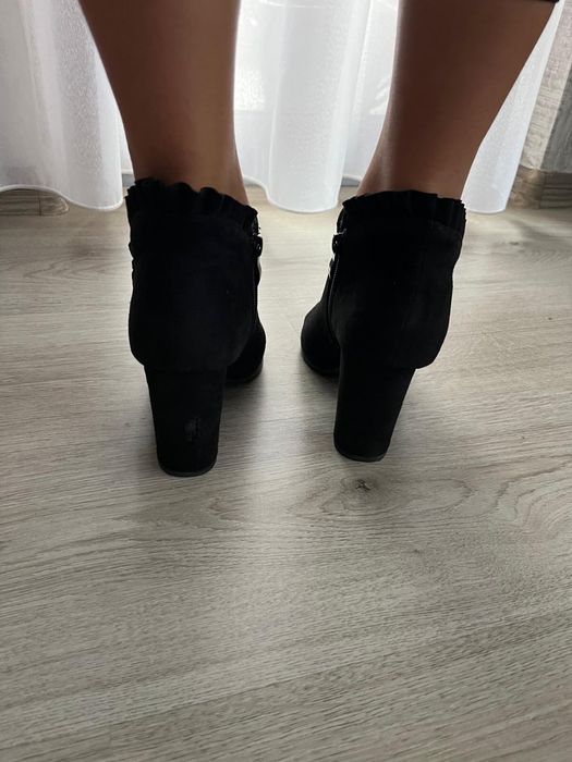 Дамски боти с ток